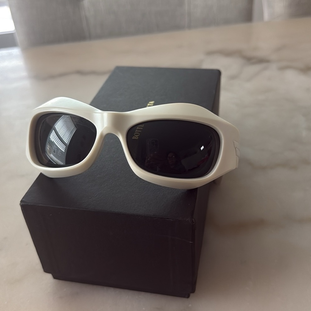 Bottega Veneta Original 11 UNISEX Sunglases  White Cream BV1086S - Picture 15 of 17